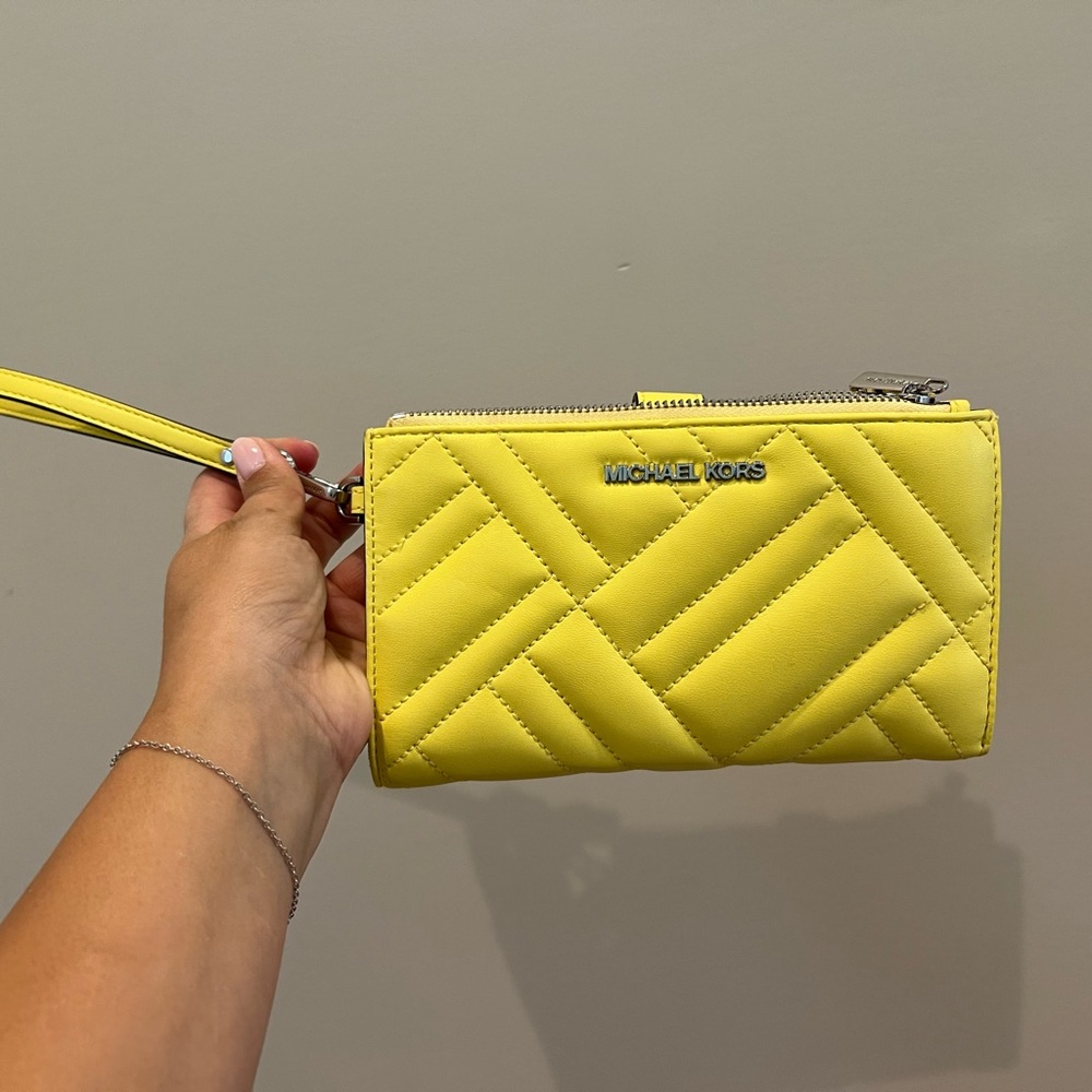 Michael Kors wallet / wristlet